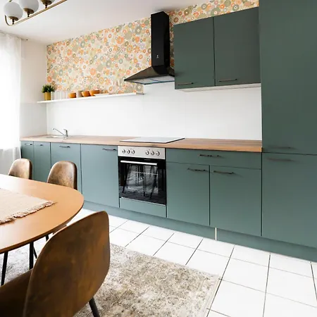 Apartment Seepferdchen - Zentral In Bahnhofsnaehe, Geraeumig, Kueche, Bad Ulm