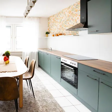 Seepferdchen - Zentral In Bahnhofsnaehe, Geraeumig, Kueche, Bad Appartement *