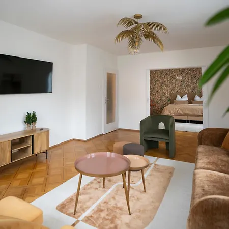 Apartment Seepferdchen - Zentral In Bahnhofsnaehe, Geraeumig, Kueche, Bad Ulm