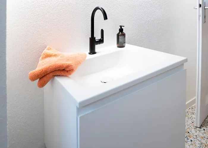 Seepferdchen - Zentral In Bahnhofsnaehe, Geraeumig, Kueche, Bad